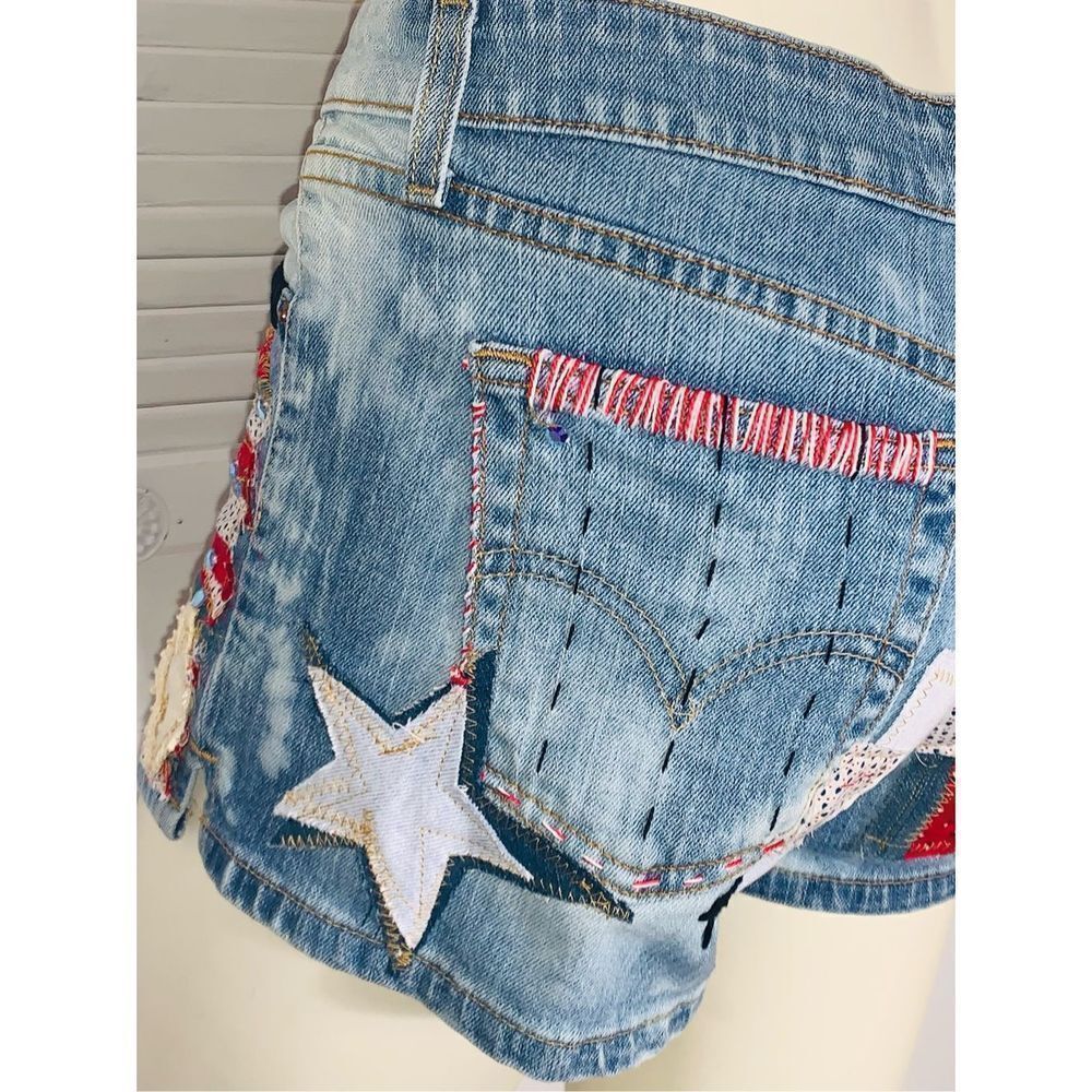 Vintage‎ Y2K Custom Levi’s Patriotic Patchwork Shorts Size 9 - Picture 8 of 17